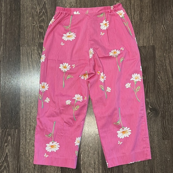 Alfred Dunner Bright Pink Pants with White Floral Flower Design - Picture 2 of 4